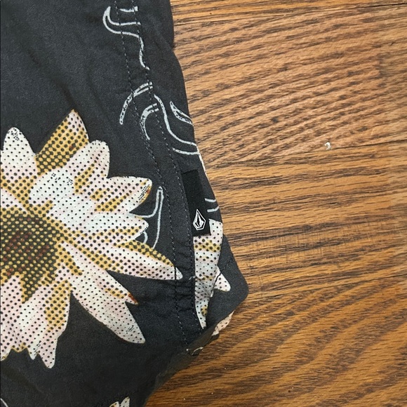 Volcom Shaken Not Stirred Shirt Men’s XXL Gray Short Sleeved Floral Resort Wear - Picture 5 of 8